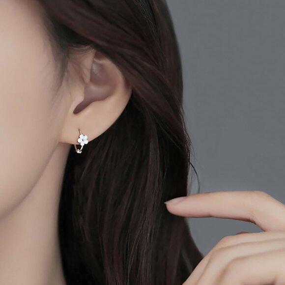 Solid 925 Sterling Silver Flower Hoop Earrings Huggie for Women Teen Girls Daisy - Picture 2 of 8